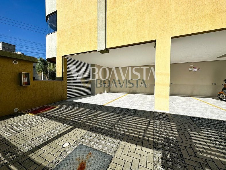 Apartamento com 03 dormitórios de frente para a avenida de B