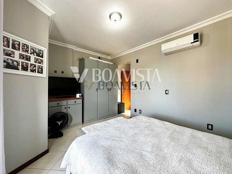 Apartamento com 03 dormitórios de frente para a avenida de B