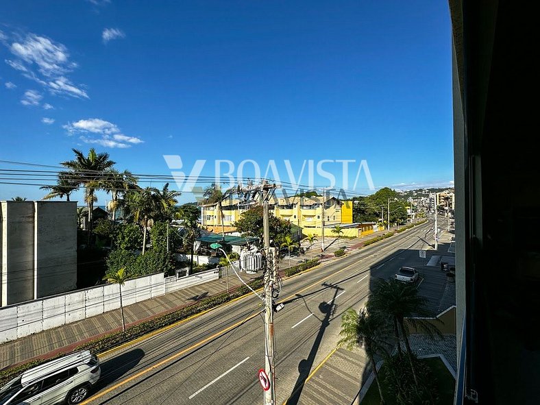 Apartamento com 03 dormitórios de frente para a avenida de B