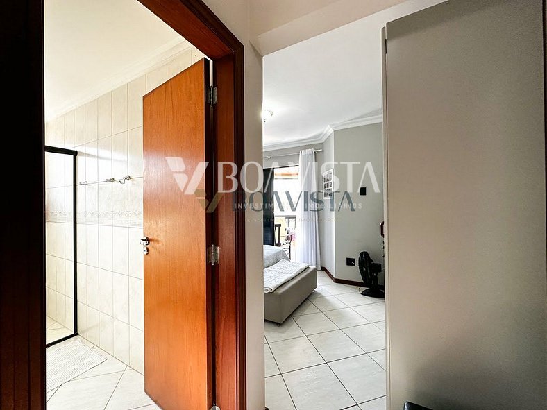 Apartamento com 03 dormitórios de frente para a avenida de B