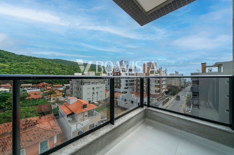 Apartamento com piscina próximo ao mar