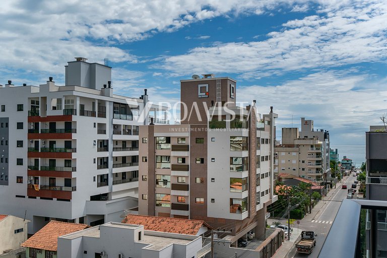 Apartamento com piscina próximo ao mar