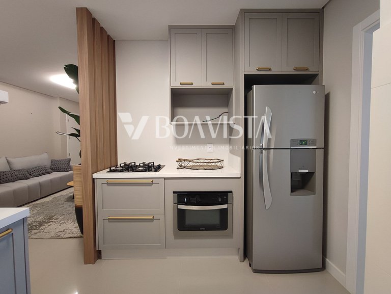 Apartamento novo mobiliado com 2 suites na Av. principal de