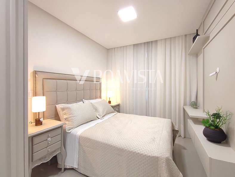 Apartamento novo mobiliado com 2 suites na Av. principal de