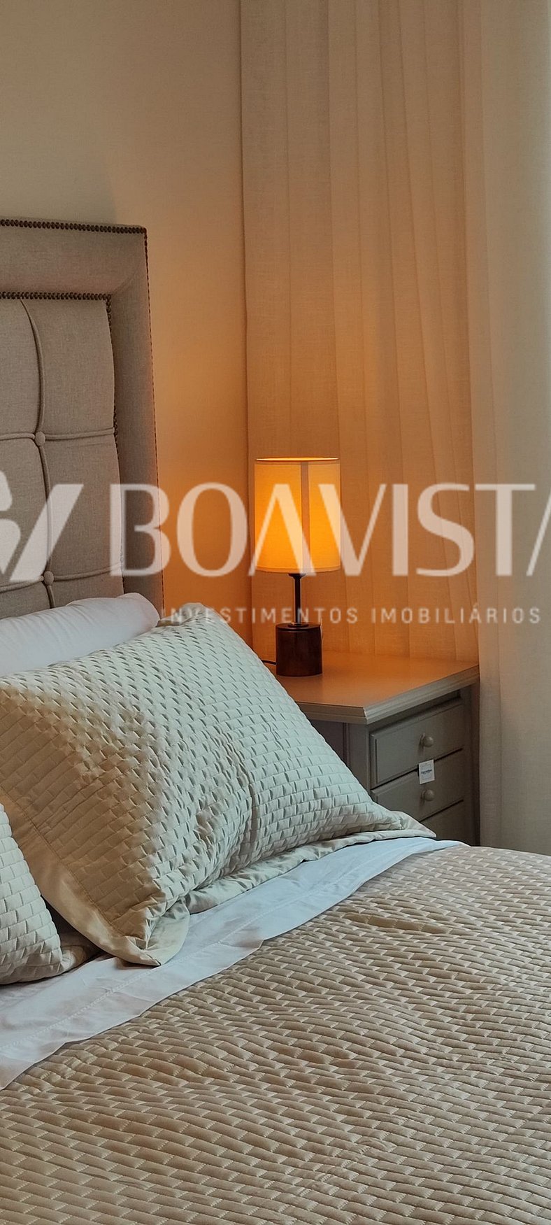 Apartamento novo mobiliado com 2 suites na Av. principal de