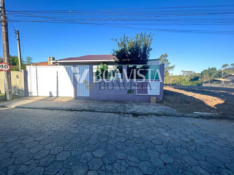 Casa com piscina em Bombas