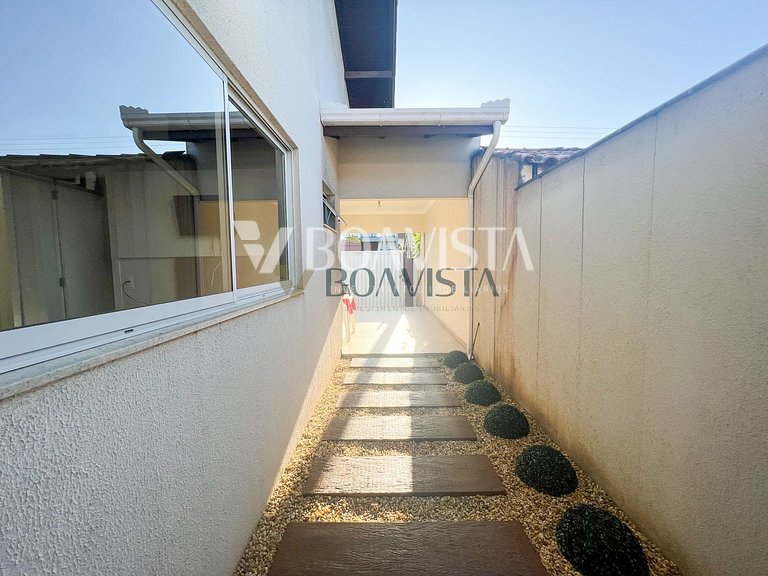 Casa com piscina em Bombas