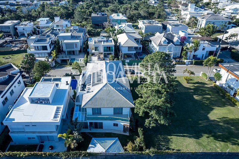 Casa Cond. Vivendas do Atlântico na Praia do Estaleiro em BC