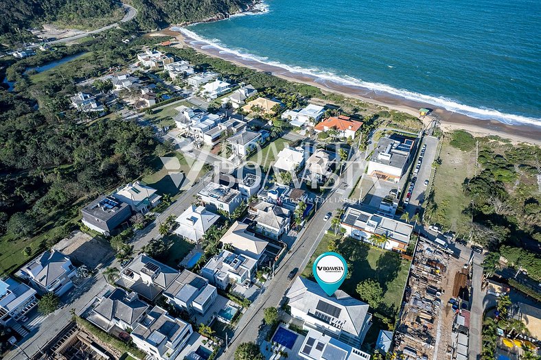 Casa Cond. Vivendas do Atlântico na Praia do Estaleiro em BC