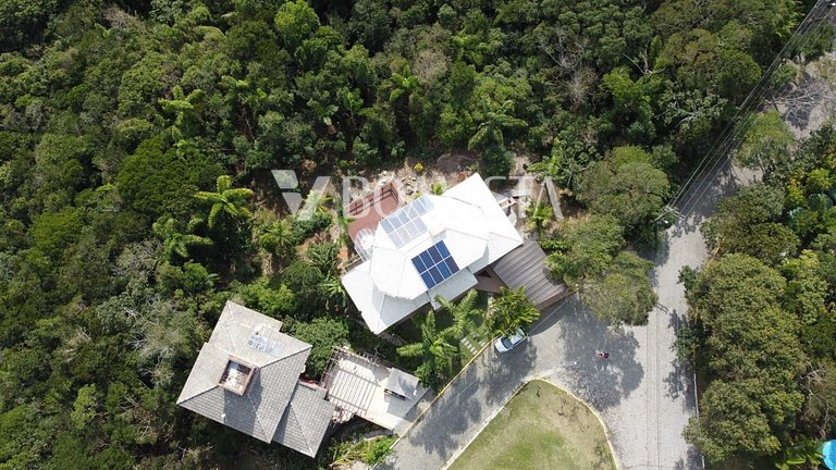 Casa em Condomínio com linda Vista ao Mar.