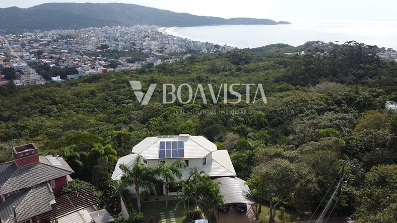 Casa em Condomínio com linda Vista ao Mar.