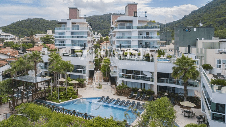 Cobertura de alto padrão com vista ao mar