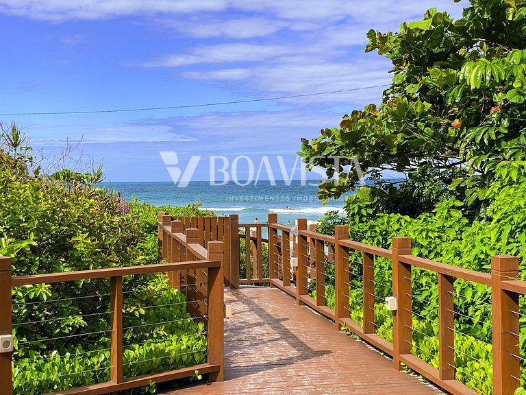 Cobertura de alto padrão com vista ao mar