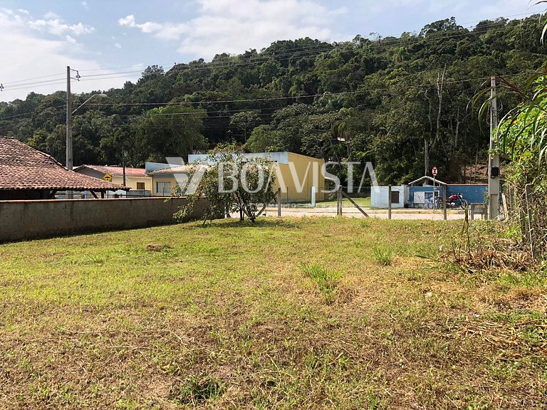 Lote com projeto aprovado, luz e agua