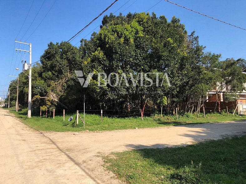 Terreno de esquina no Mariscal